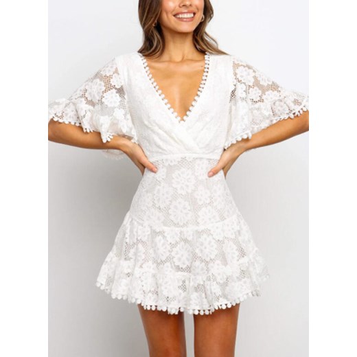 Sukienka biała Cikelly z frędzlami mini z dekoltem w serek z krótkim rękawem 