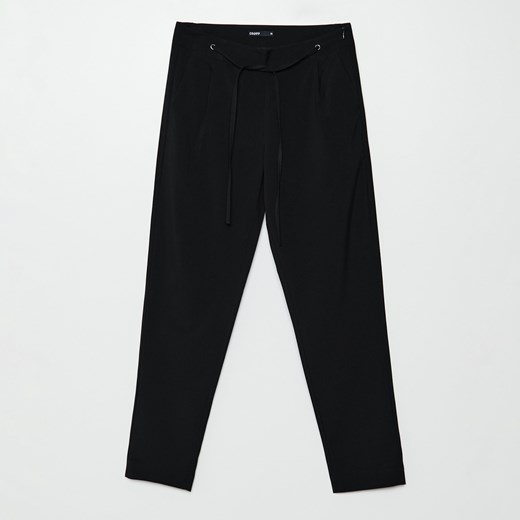 Cropp - Gładkie spodnie chino - Czarny Cropp 40 Cropp promocja
