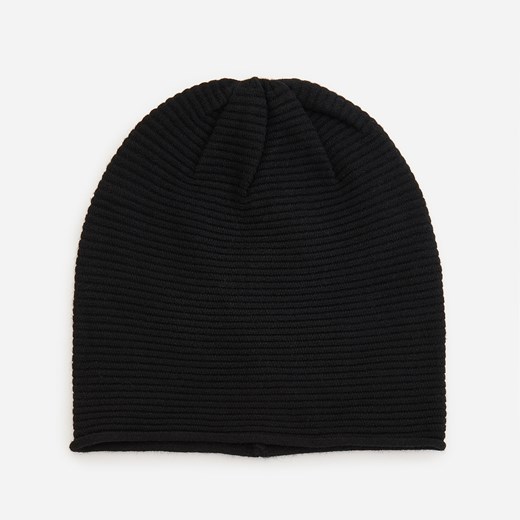 Reserved - Czarna czapka z prążkowanej dzianiny - Czarny Reserved ONE SIZE promocyjna cena Reserved