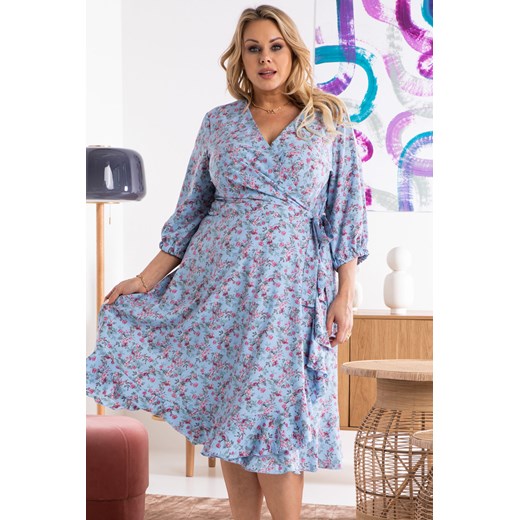 Sukienka na komunie elegancka kopertowa z falbanką IRIS błękit w kwiaty Plus Size karko.pl