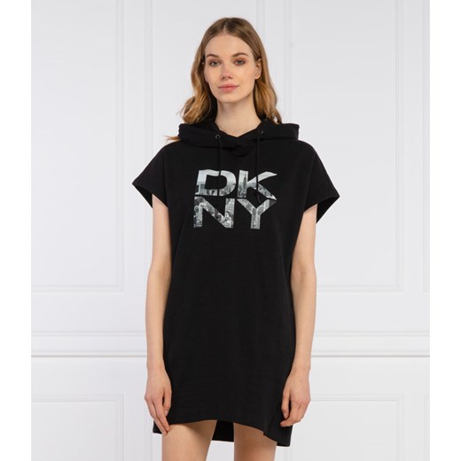 Sukienka DKNY z napisami prosta 