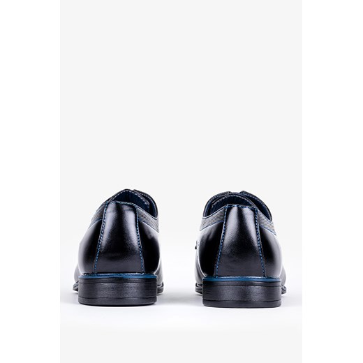 Czarne buty wizytowe sznurowane Badoxx MXC453/7 wyprzedaż Casu.pl