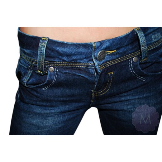 Granatowe spodnie jeansowe z prostą nogawką z szarpaniami mercerie-pl granatowy prosty