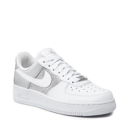 Buty sportowe damskie Nike air force na wiosnę 