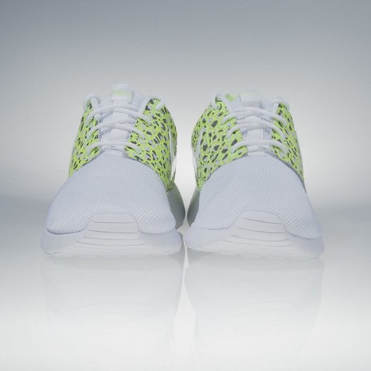 Sneakers buty Nike WMNS Roshe One Premium white / white-ghost green (833928-100) Nike US 7,5 bludshop.com promocyjna cena