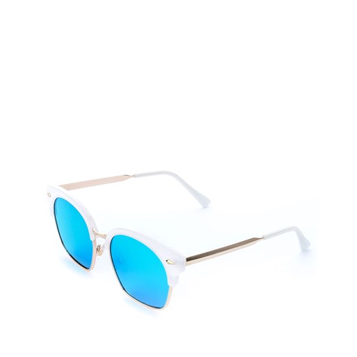 Okulary przeciwsłoneczne z białymi oprawkami i niebieskimi szkłami Primamoda  okazja Primamoda