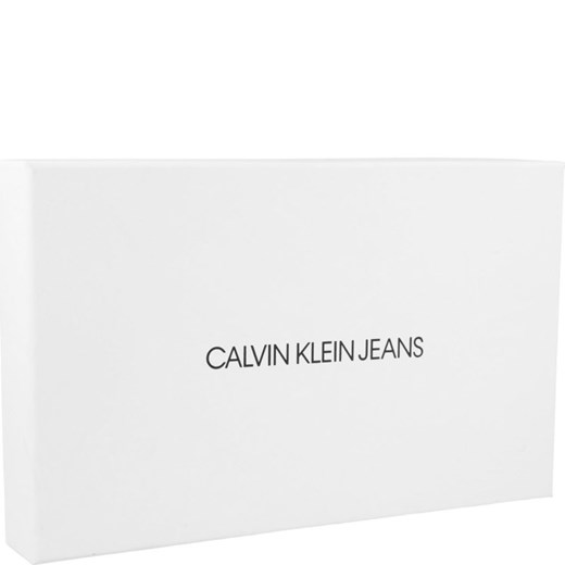Portfel damski Calvin Klein w abstrakcyjnym wzorze 
