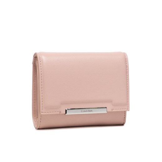Różowy portfel damski Calvin Klein 