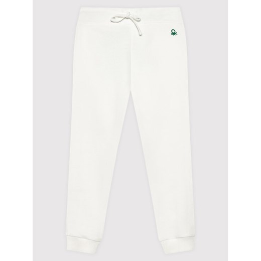 Spodnie dresowe 3J68I0017 Biały Regular Fit United Colors Of Benetton 130 MODIVO