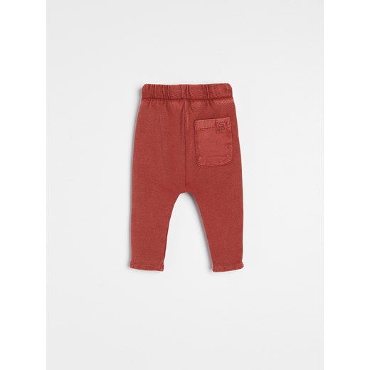 Reserved - Bawełniane spodnie z kieszeniami - Czerwony Reserved 104 okazja Reserved