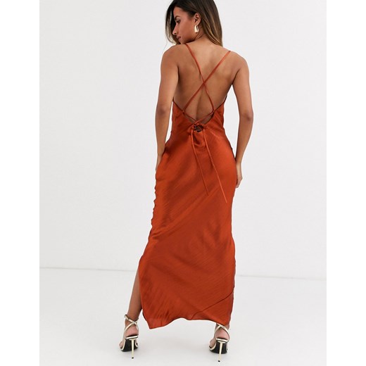 ASOS DESIGN – Sukienka maxi na ramiączkach, z satyny o wysokim połysku w kolorze rdzawym, sznurowana na plecach-Czerwony 32 Asos Poland