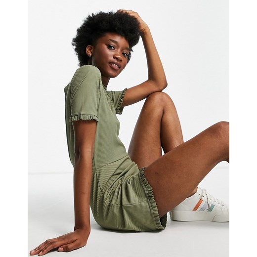 Miss Selfridge – Krótki prążkowany kombinezon z falbanką przy rękawie i w dole w kolorze khaki-Zielony Miss Selfridge 32 Asos Poland