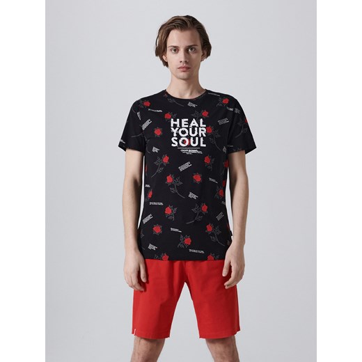 Cropp - Koszulka z nadrukiem all over - Czarny Cropp L okazja Cropp
