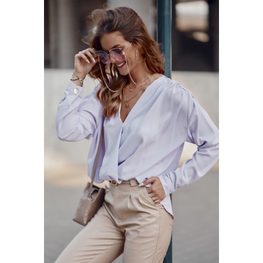 Elegancka bluzka damska z kopertowym przodem lawendowa 5082 S fasardi.com