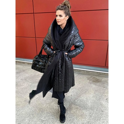 Jesienny płaszcz czarny pikowany Versada UNI Versada