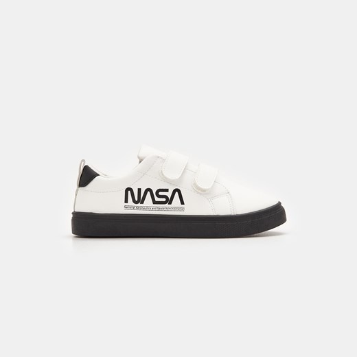 Sinsay - Sneakersy na rzepy NASA - Biały Sinsay 33 Sinsay