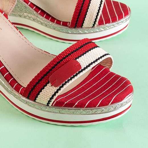 Czerwone damskie sandały na koturnie w paseczki Carlota - Obuwie Royalfashion.pl 41 royalfashion.pl