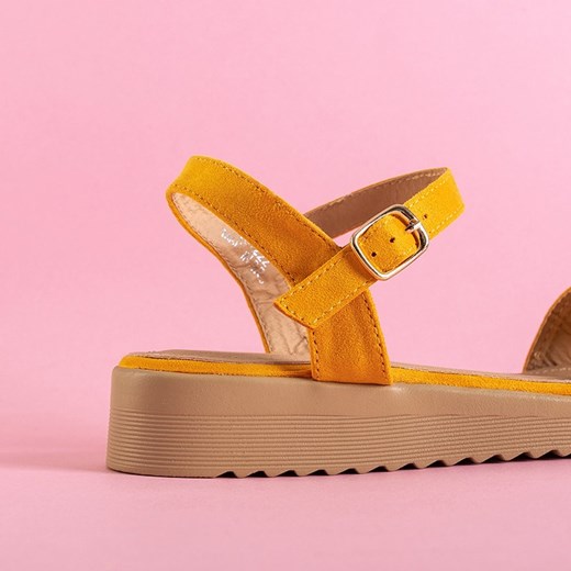 Żółte damskie błyszczące sandały z cyrkoniami Ludowika - Obuwie Royalfashion.pl 39 royalfashion.pl
