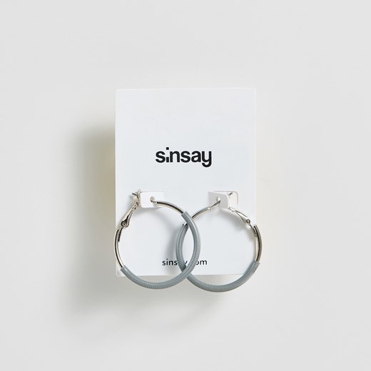 Sinsay - Okrągłe kolczyki z ozdobą - Jasny szary Sinsay Jeden rozmiar okazja Sinsay