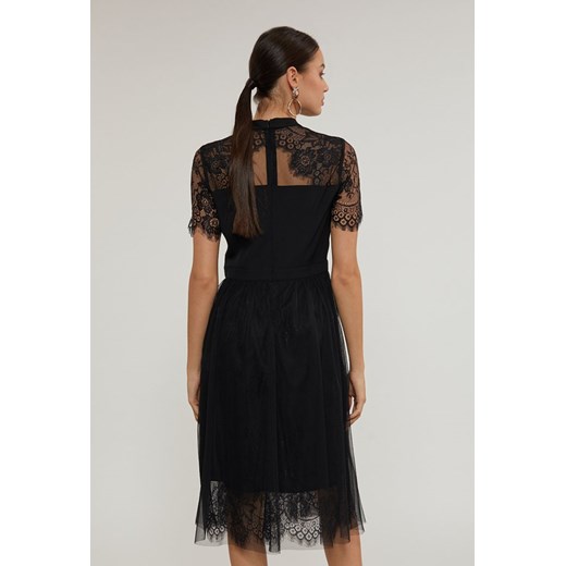 Sukienka MONNARI midi z krótkim rękawem elegancka
