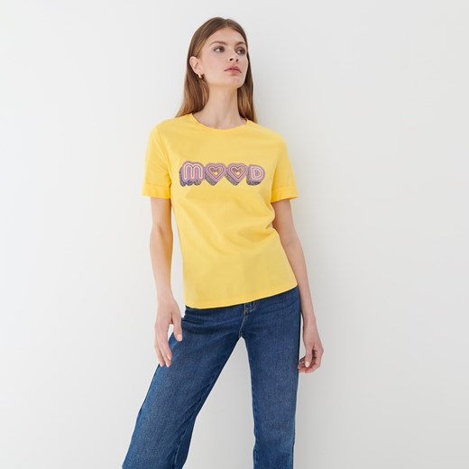 Mohito - Bawełniany t-shirt z napisem - Żółty Mohito XS Mohito okazyjna cena