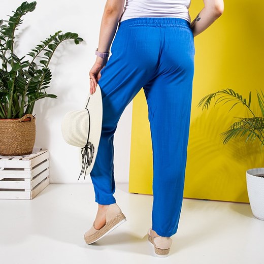 Niebieskie proste spodnie damskie PLUS SIZE - Odzież Royalfashion.pl 4XL/5XL royalfashion.pl
