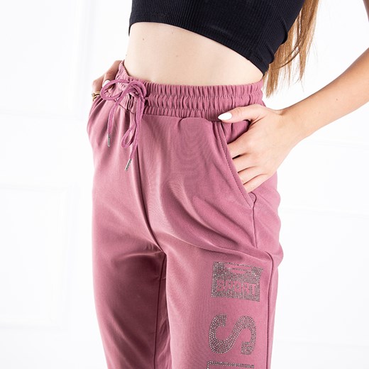 Różowe damskie spodnie dresowe z napisem - Odzież Royalfashion.pl M/L - 39 royalfashion.pl