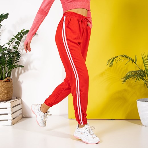 Czerwone damskie spodnie joggery z lampasami - Odzież Royalfashion.pl L - 40 royalfashion.pl