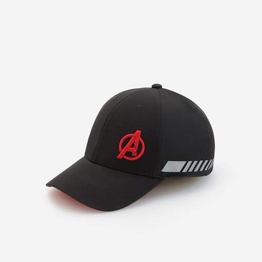 Reserved - Czapka z daszkiem i logo Avengers - Czarny Reserved M/L Reserved promocja