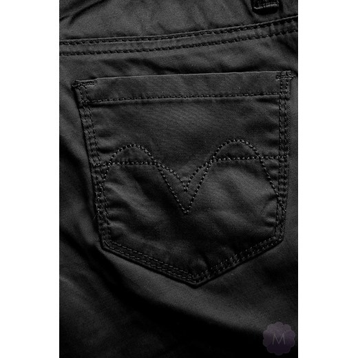 Satynowe czarne spodnie jeansowe biodrówki z prostą nogawką mercerie-pl czarny prosty