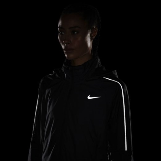 Kurtka damska Nike na jesień krótka 