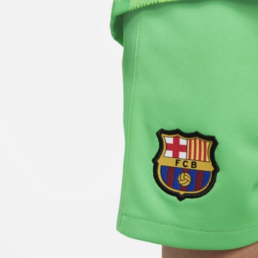 Strój piłkarski dla małych dzieci FC Barcelona 2021/22 Goalkeeper - Zieleń Nike M promocyjna cena Nike poland