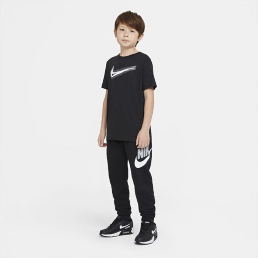T-shirt dla dużych dzieci Swoosh Nike Sportswear - Czerń Nike S Nike poland
