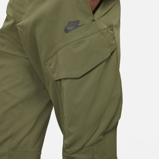 Męskie bojówki z tkaniny bez podszewki Nike Sportswear Tech Essentials - Zieleń Nike 30 wyprzedaż Nike poland