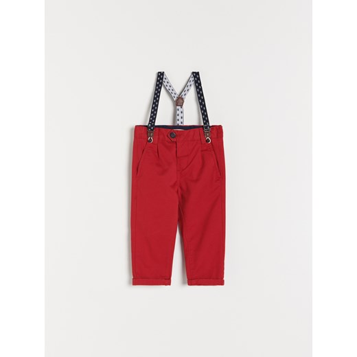 Reserved - Bawełniane spodnie chino z szelkami - Czerwony Reserved 110 Reserved
