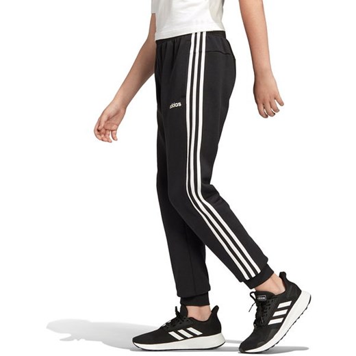 Spodnie dresowe chłopięce Essentials 3-Stripes Adidas 140cm promocyjna cena SPORT-SHOP.pl