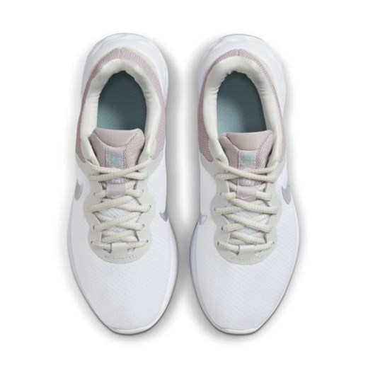 Buty sportowe damskie Nike dla biegaczy revolution białe 