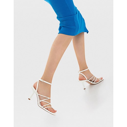 Stradivarius – Białe sandały na obcasie z cienkimi paskami i kwadratowymi 36 Asos Poland