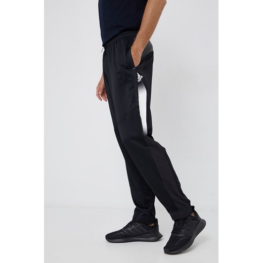 adidas Spodnie męskie kolor czarny z nadrukiem L promocyjna cena ANSWEAR.com