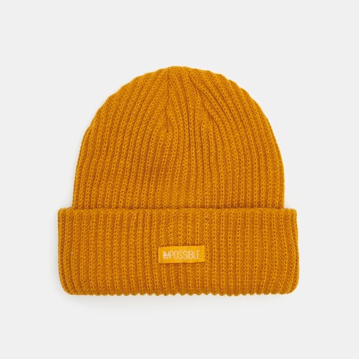 Sinsay - Prążkowana czapka z naszywką - Żółty Sinsay Jeden rozmiar Sinsay okazyjna cena