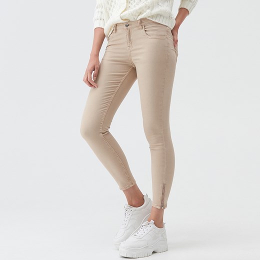 Sinsay - Jeansy skinny mid waist - Beżowy Sinsay 42 wyprzedaż Sinsay