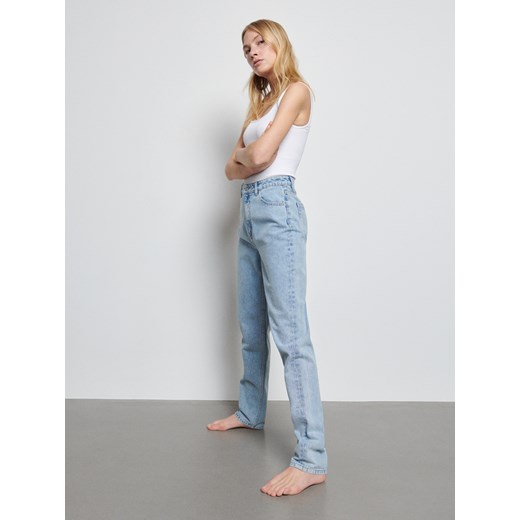 Jeansy damskie Reserved w miejskim stylu