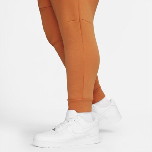 Joggery męskie Nike Sportswear Tech Fleece - Pomarańczowy Nike XL okazja Nike poland