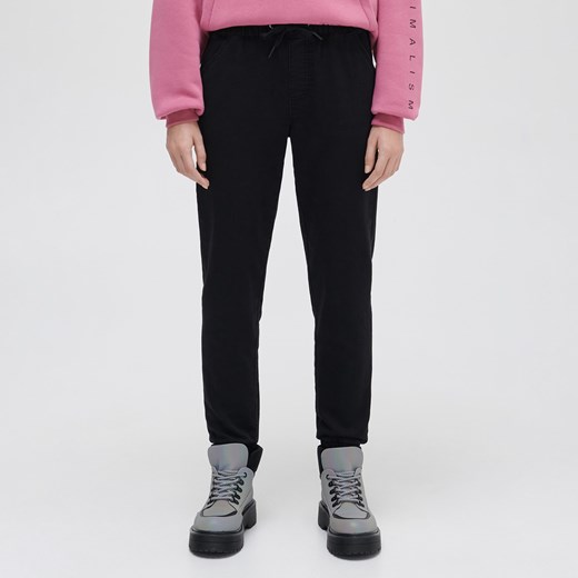 Cropp - Czarne jeansowe joggery comfort - Czarny Cropp 34 Cropp