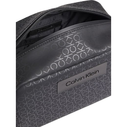 Kosmetyczka w kolorze czarnym - 24 x 13 x 12 cm Calvin Klein onesize okazyjna cena Limango Polska