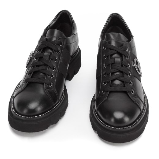 Damskie sneakersy skórzane z łańcuszkiem czarne ze sklepu WITTCHEN w kategorii Półbuty damskie - zdjęcie 132430481