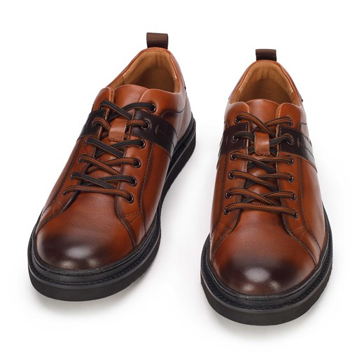 Męskie sneakersy skórzane na ciemnej podeszwie brązowe ze sklepu WITTCHEN w kategorii Półbuty męskie - zdjęcie 132433483
