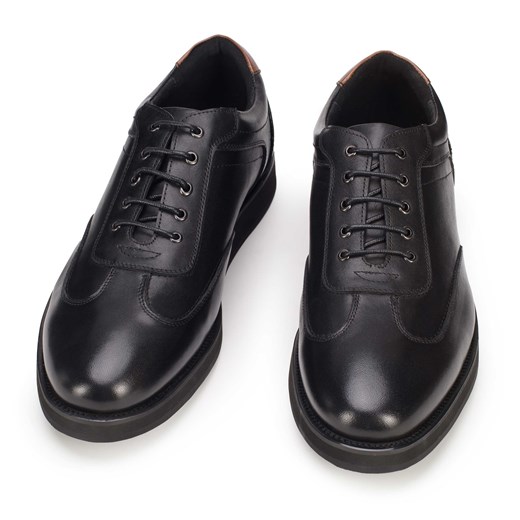 Męskie sneakersy ze skóry licowej na płaskiej podeszwie czarne ze sklepu WITTCHEN w kategorii Mokasyny męskie - zdjęcie 132433484