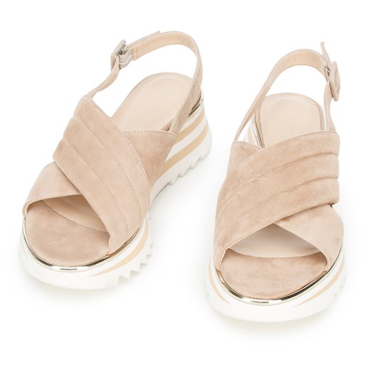 Damskie sandały zamszowe na platformie w paski beżowo-białe ze sklepu WITTCHEN w kategorii Sandały damskie - zdjęcie 132438884