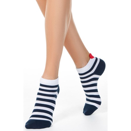 Krótkie bawełniane skarpetki w paski z sercem, Kolor biało-granatowy, Rozmiar 36-37, Conte ze sklepu Intymna w kategorii Skarpetki damskie - zdjęcie 132477294